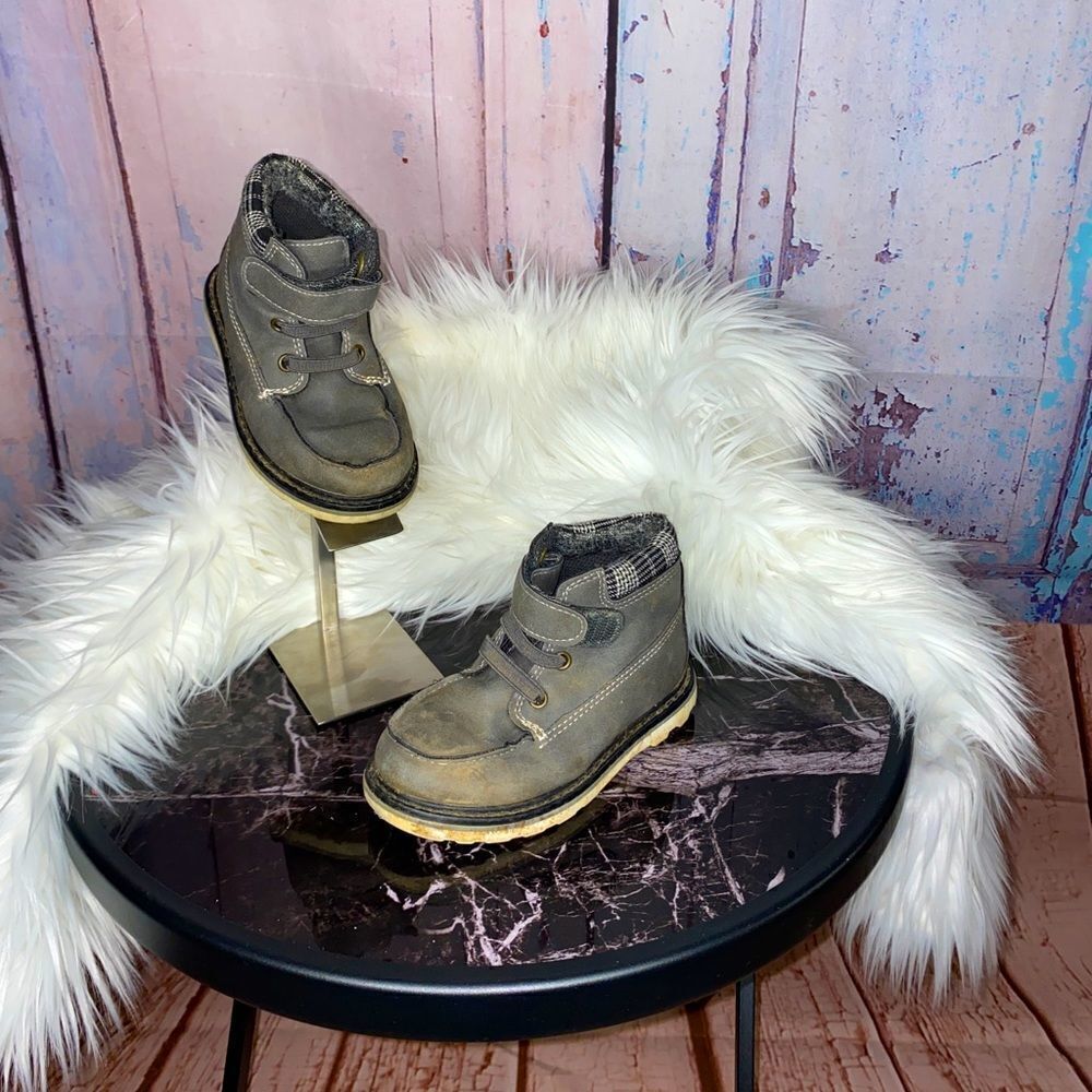 Toddler sz 8 boot shoe